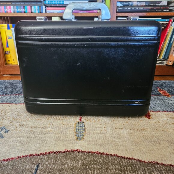 Vintage Hard Shell Aluminum Equipment Carrying Case Travel Bag 18 x 13 x 6